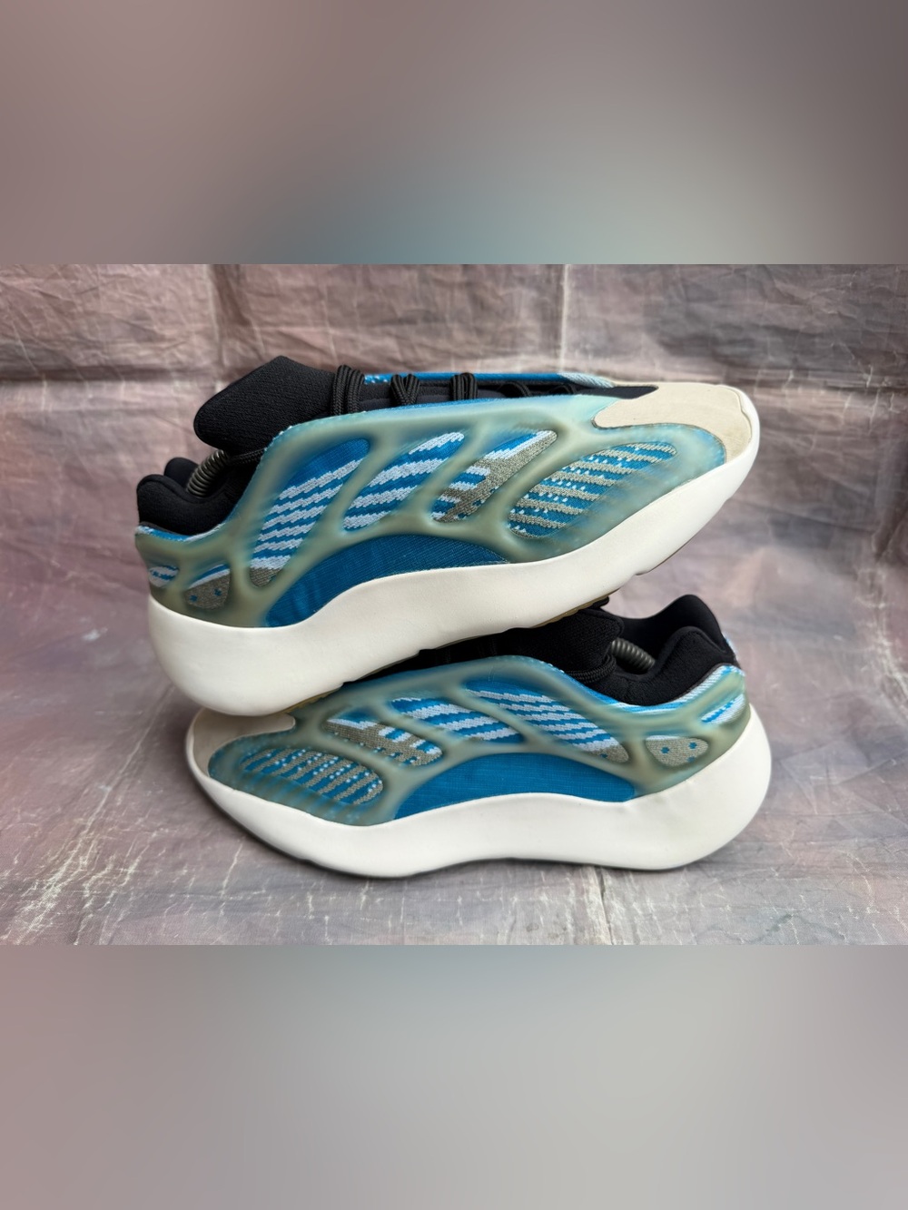 Adidas Yeezy 700 v3 “Arzareth” size 6.5 (fits women’s size 7.5/8)